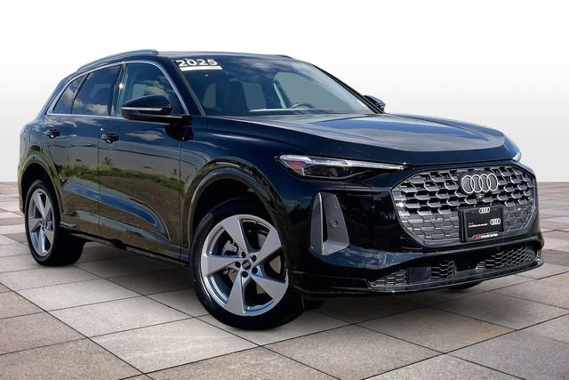 Used 2025 Audi Q5 Premium w/ Premium Plus AWD/4WD image 2