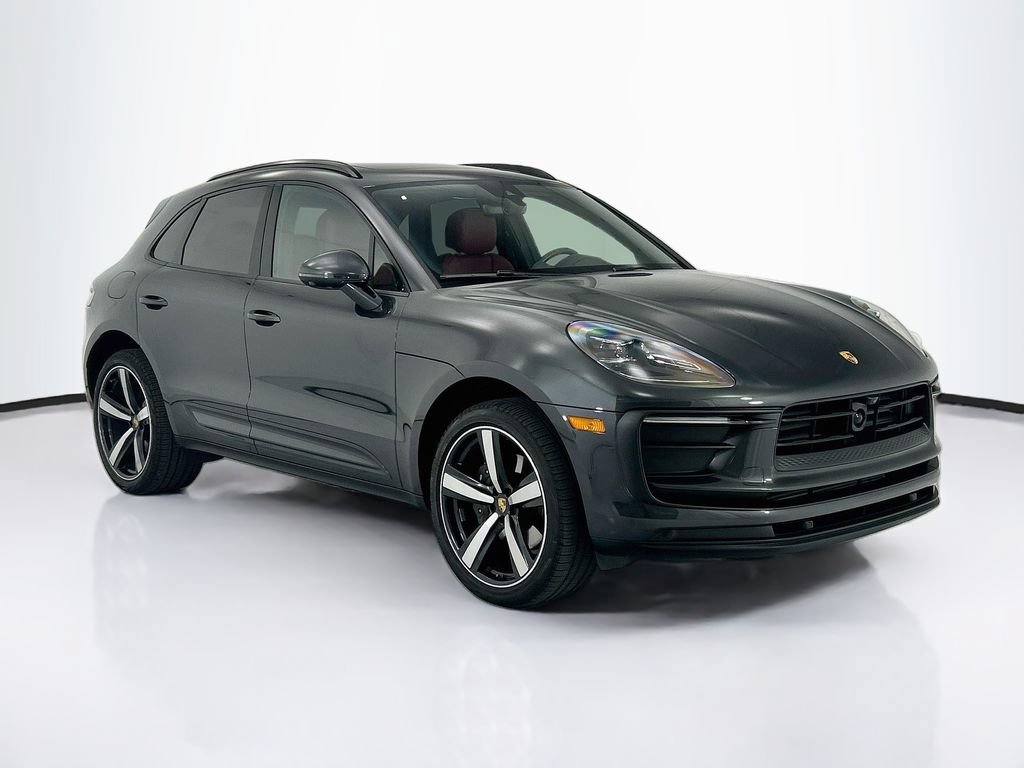 Certified 2025 Porsche Macan AWD/4WD image 9
