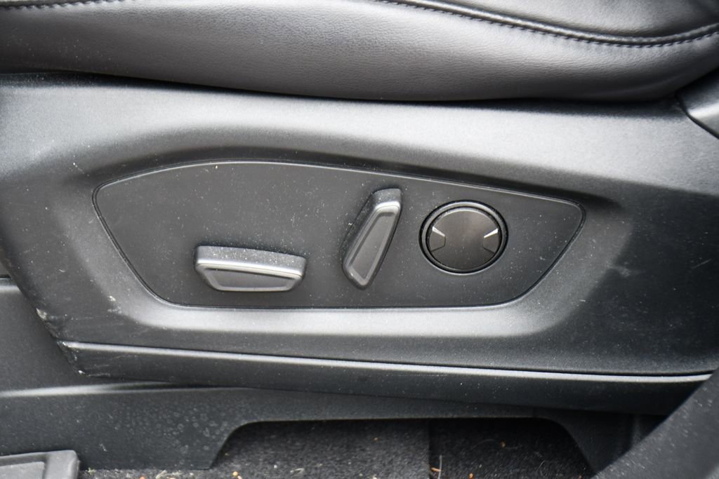 Used 2023 Ford Explorer XLT w/ Equipment Group 202A image 14