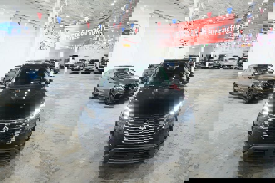 Used 2025 Nissan Rogue SV image 3