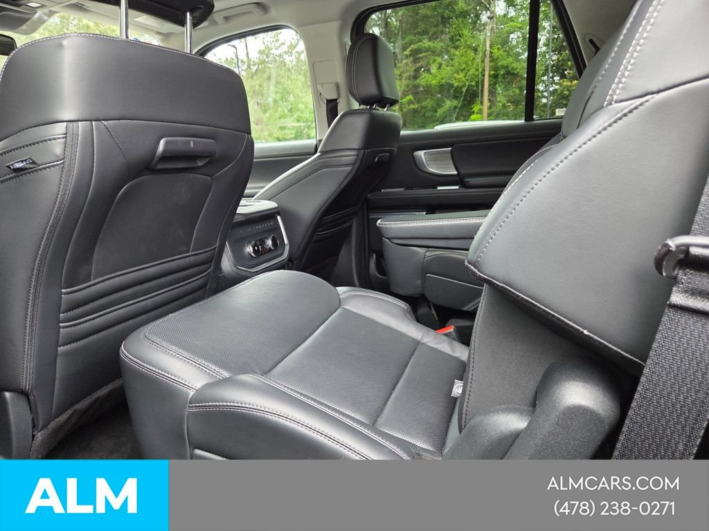 Used 2025 Ford Expedition Platinum AWD/4WD image 6
