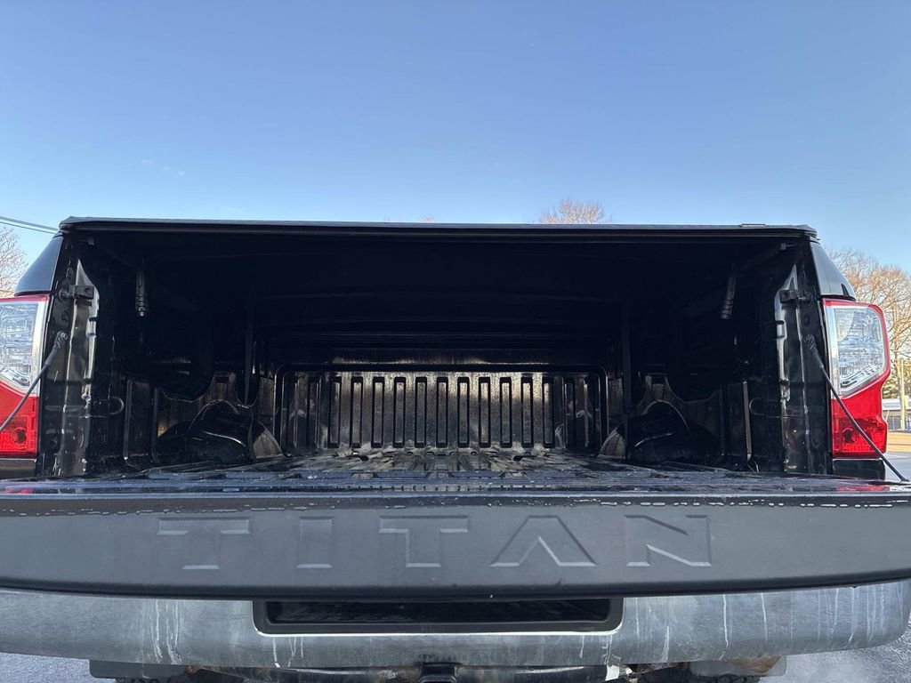 Used 2019 Nissan Titan SV image 13