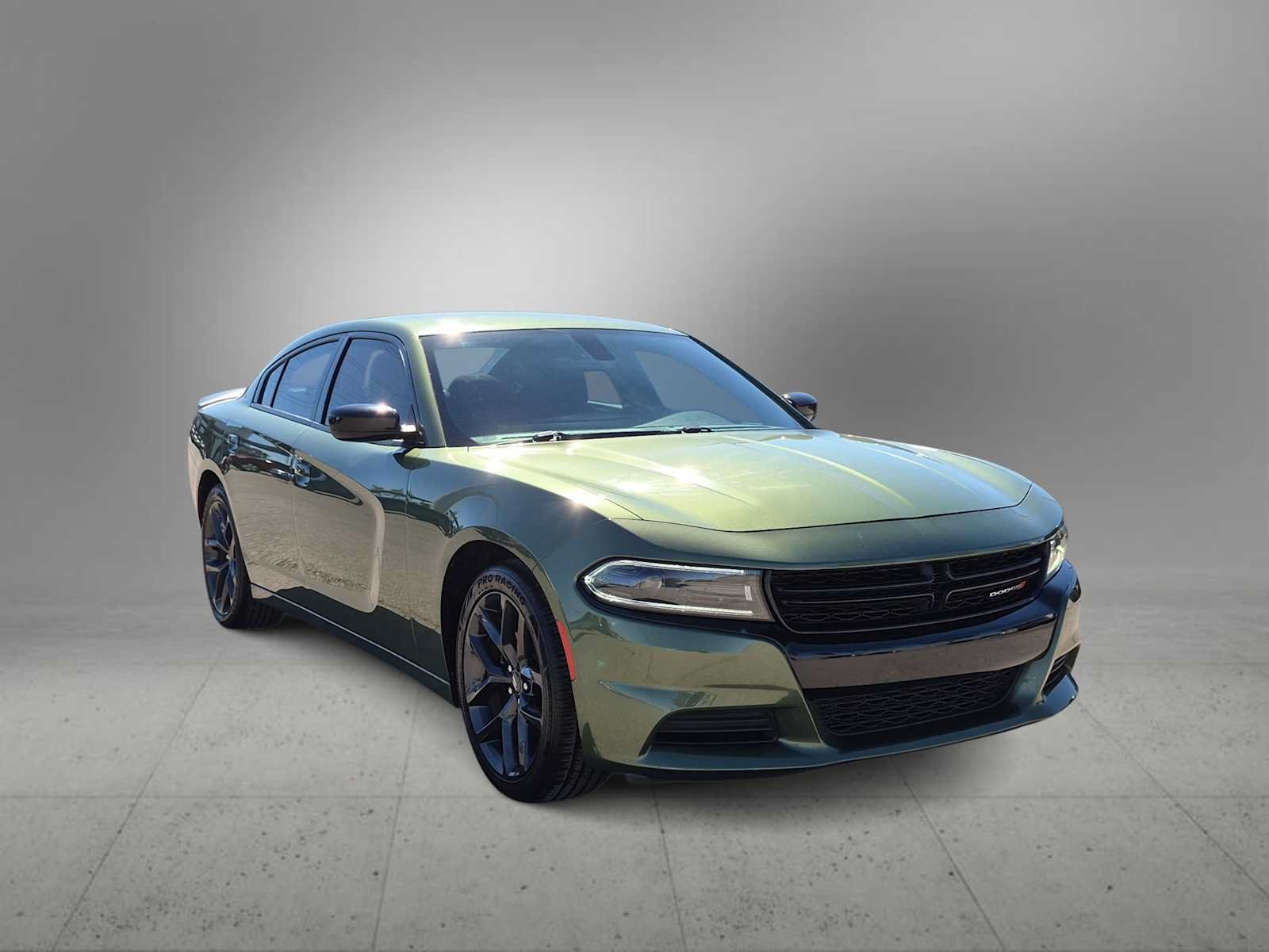 Used 2022 Dodge Charger SXT w/ Blacktop Package RWD image 2