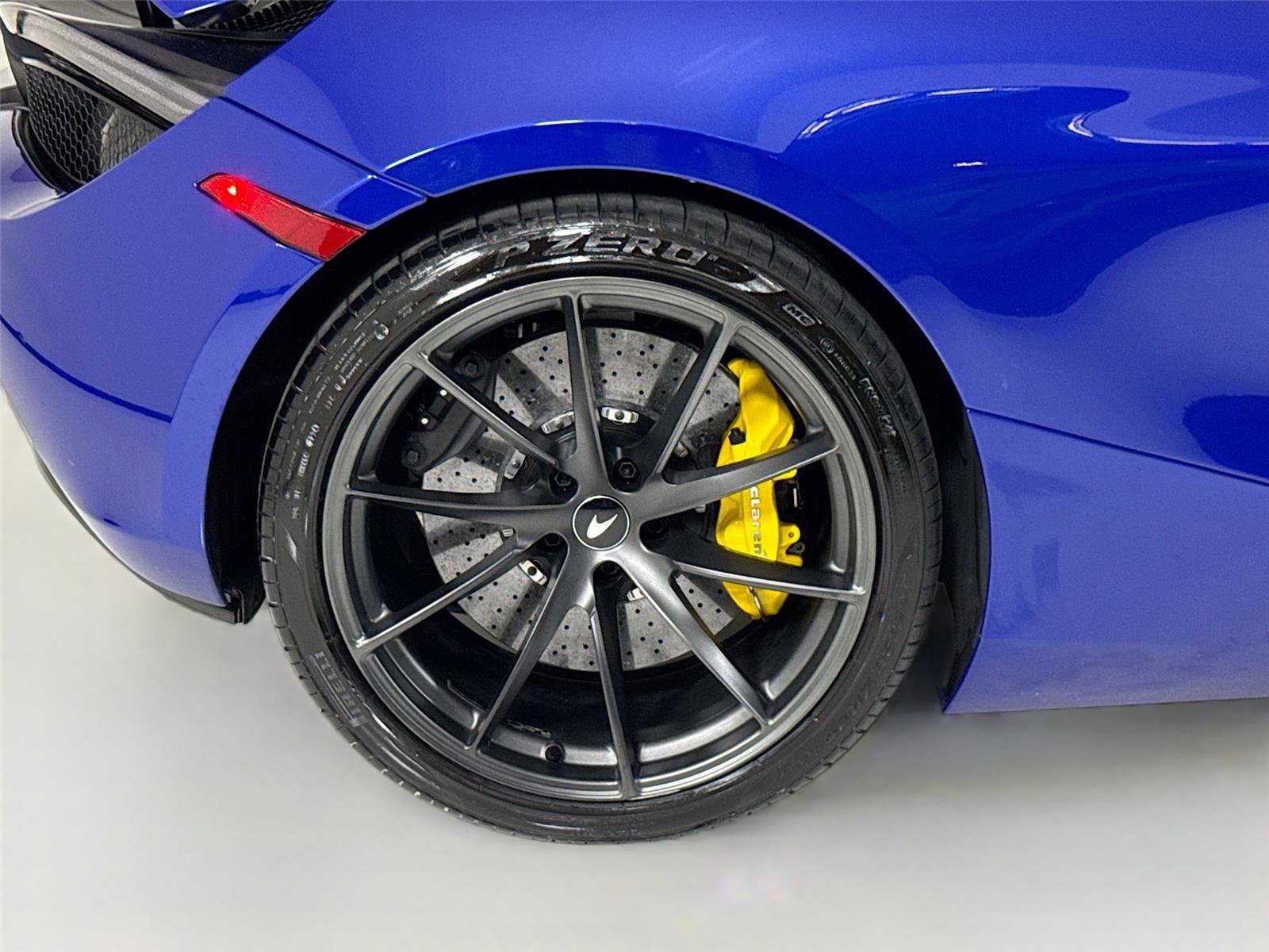 Used 2019 McLaren 720S Performance RWD image 34