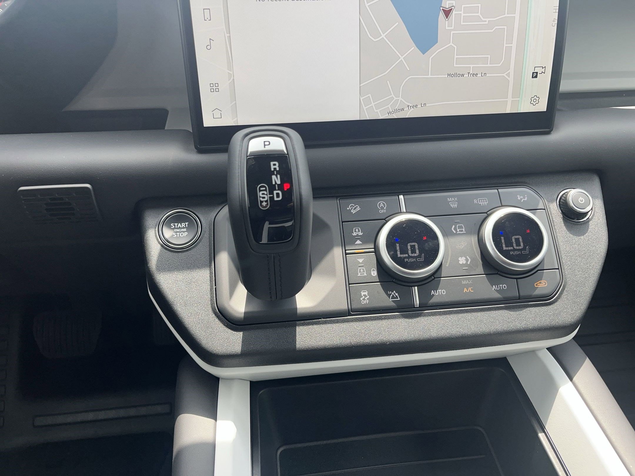 Used 2025 Land Rover Defender 110 X-Dynamic SE image 17