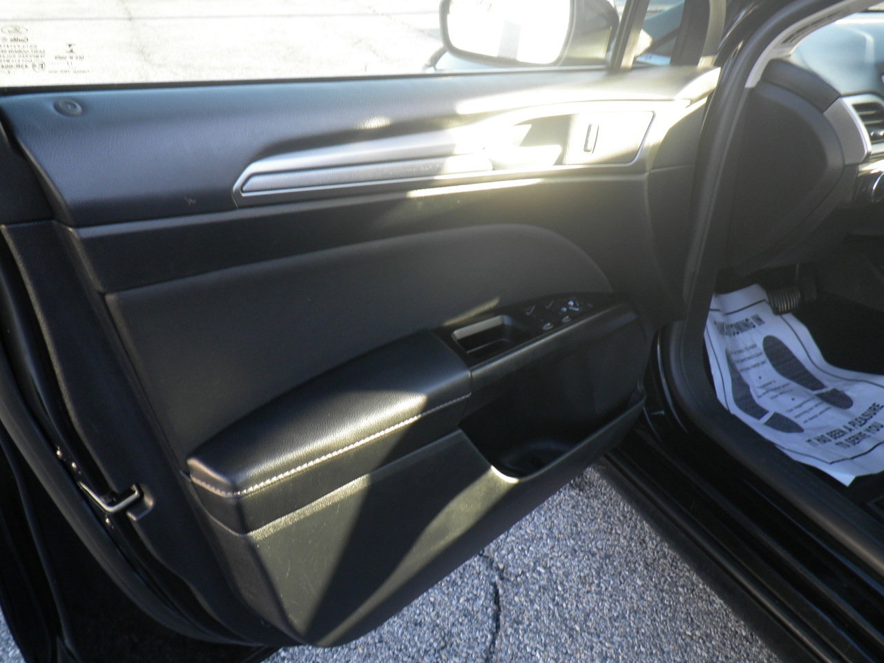 Used 2017 Ford Fusion SE image 16