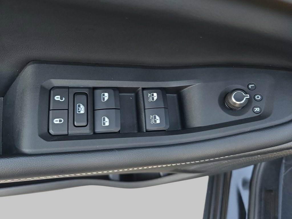 Used 2023 Jeep Grand Cherokee Limited image 31