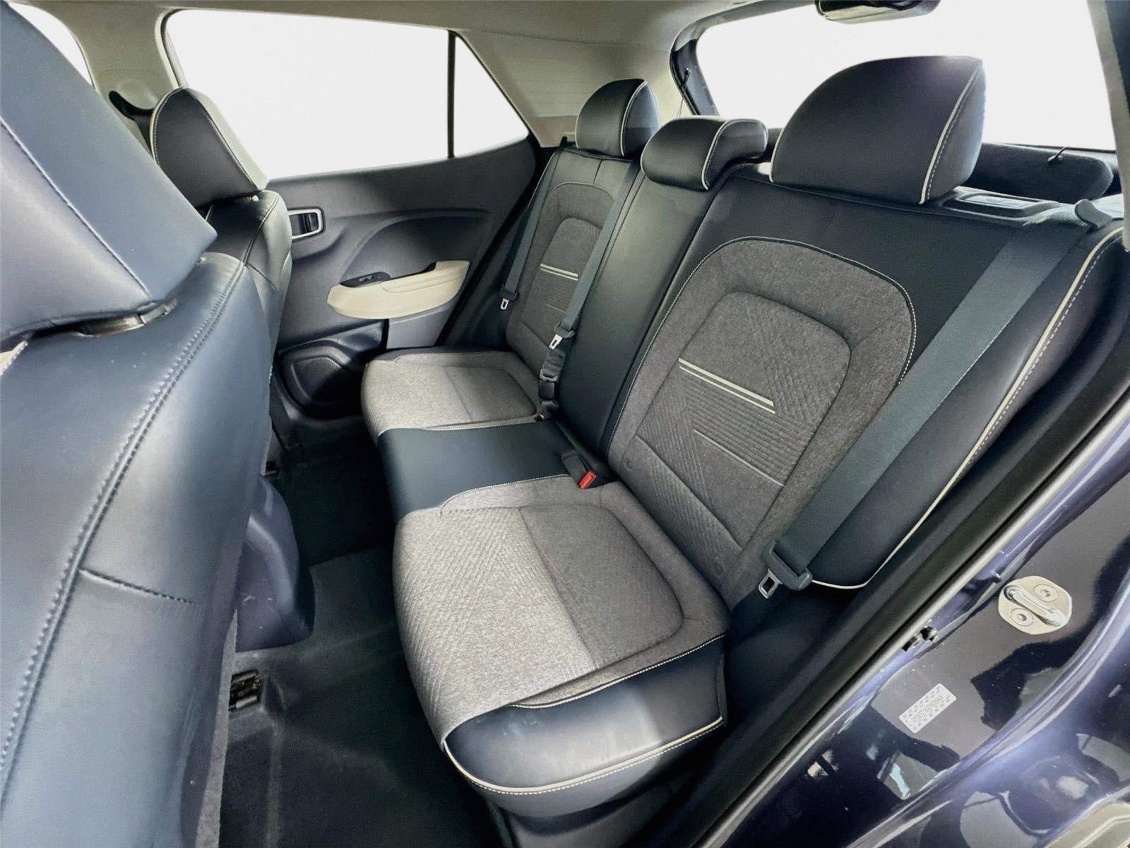 Used 2023 Hyundai Venue Limited w/ Cargo Package FWD image 23