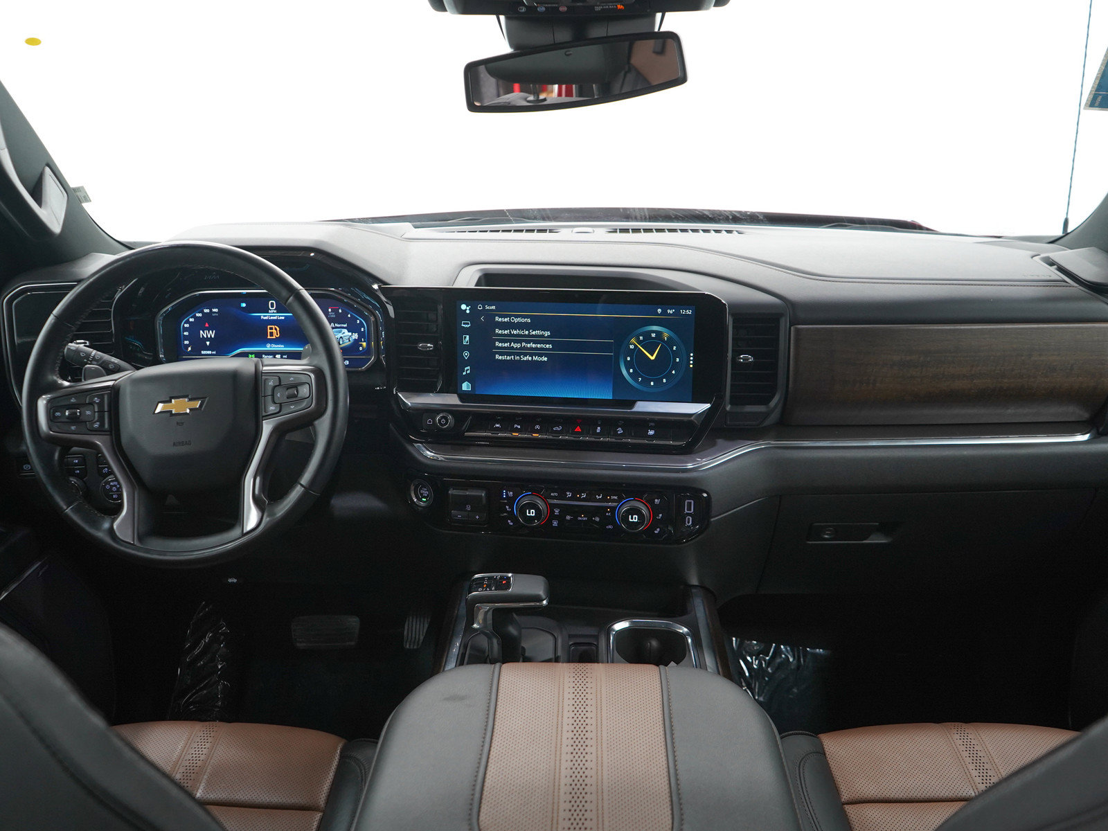 Used 2023 Chevrolet Silverado 1500 High Country w/ Z71 Off-Road Package AWD/4WD image 16