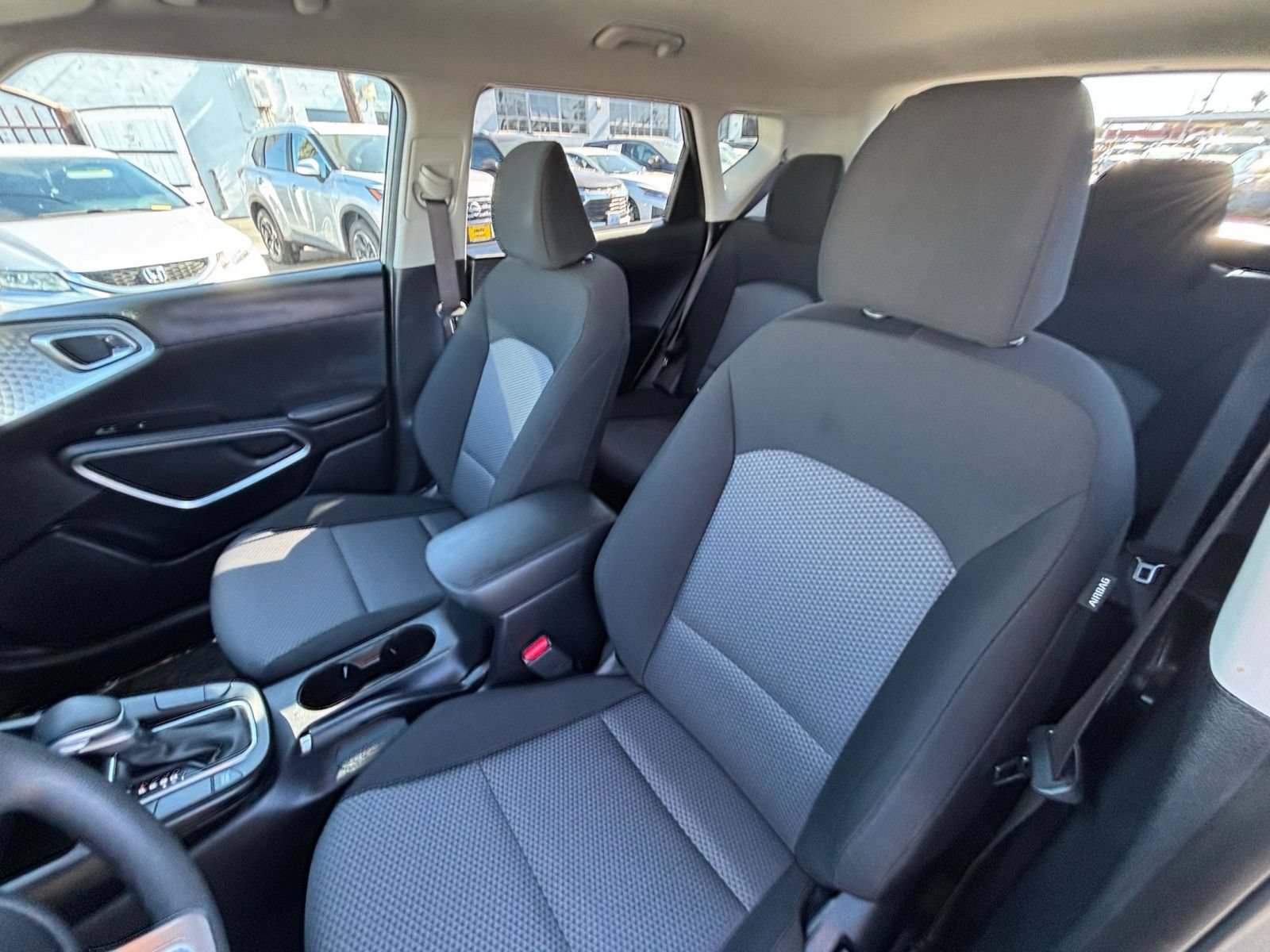 Used 2025 Kia Soul LX w/ LX Technology Package FWD image 27