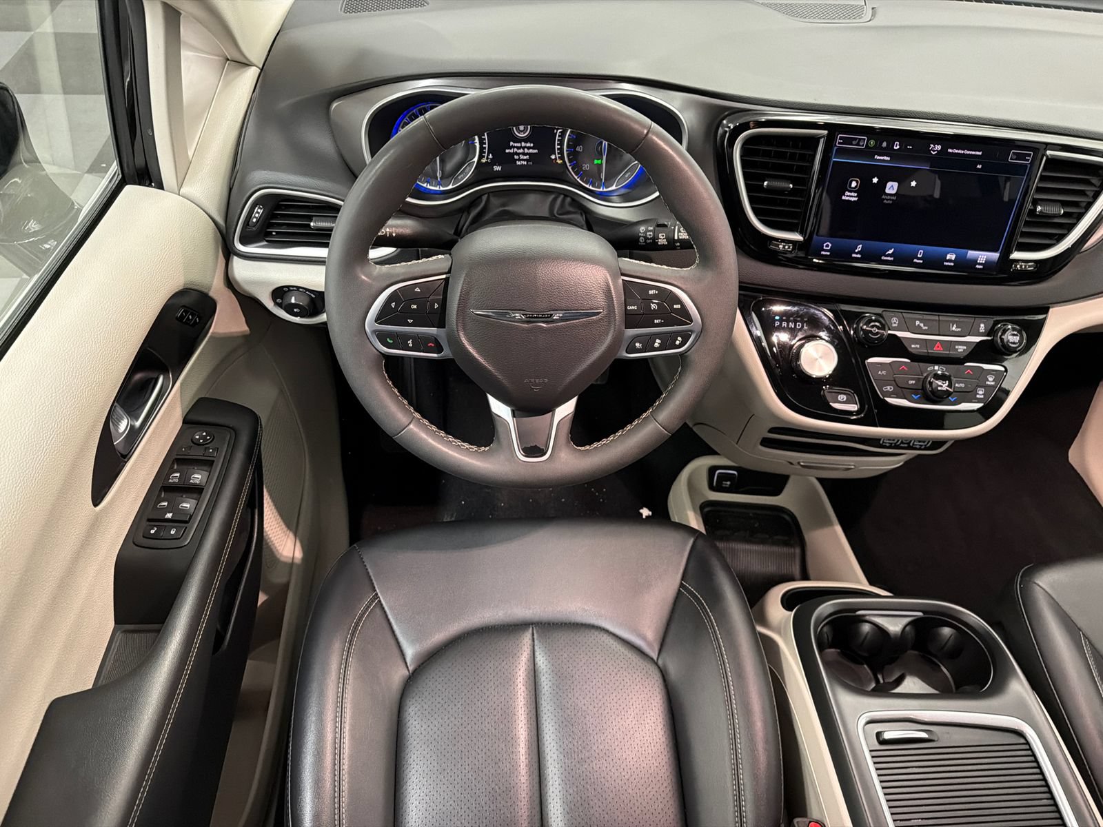 Used 2024 Chrysler Pacifica Touring-L FWD image 22