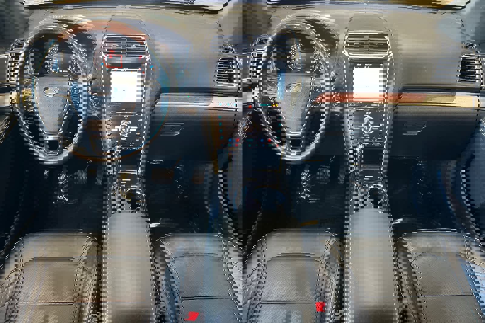 Used 2017 Ford Explorer Platinum image 3