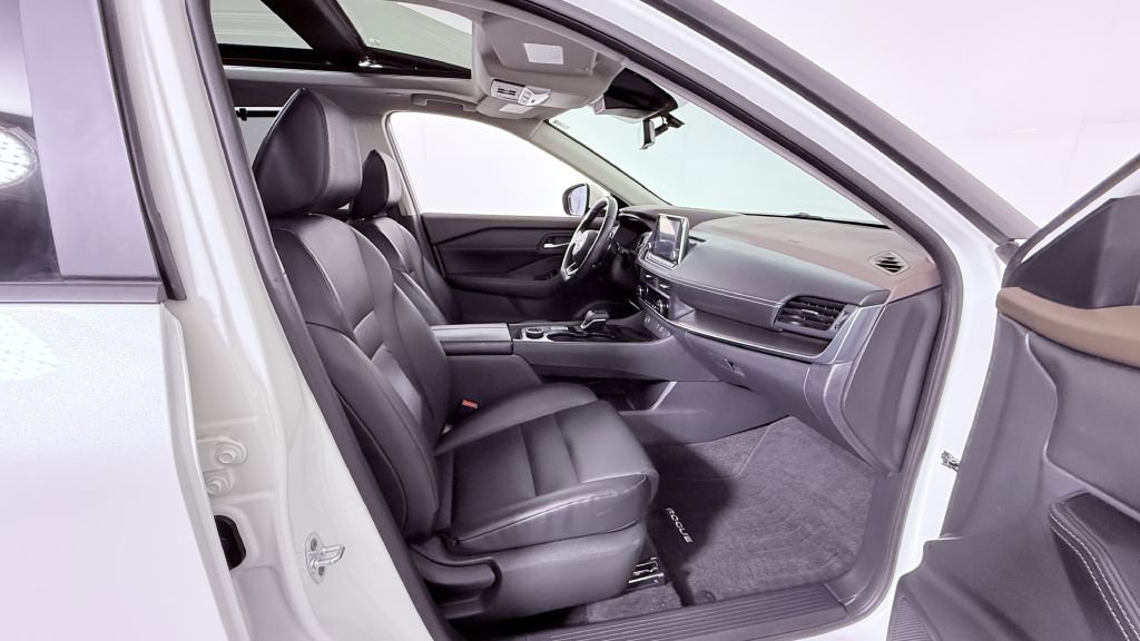 Used 2023 Nissan Rogue SV w/ SV Premium B Package image 25