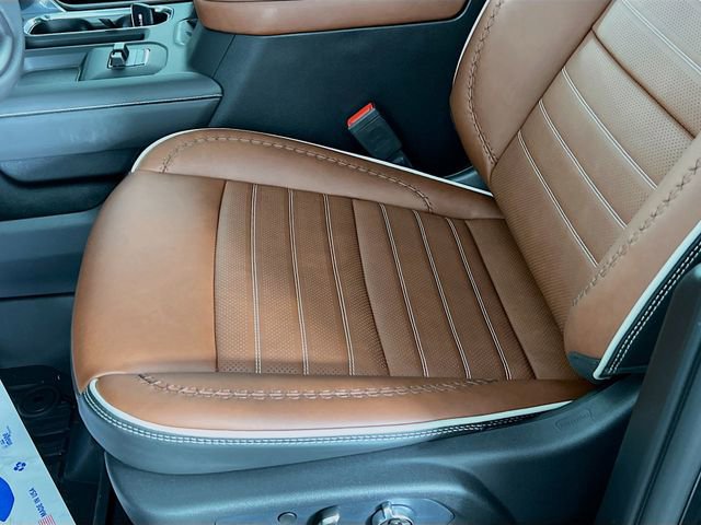 New 2026 GMC Sierra 3500 Denali Ultimate w/ LPO, Black Badging Package image 18