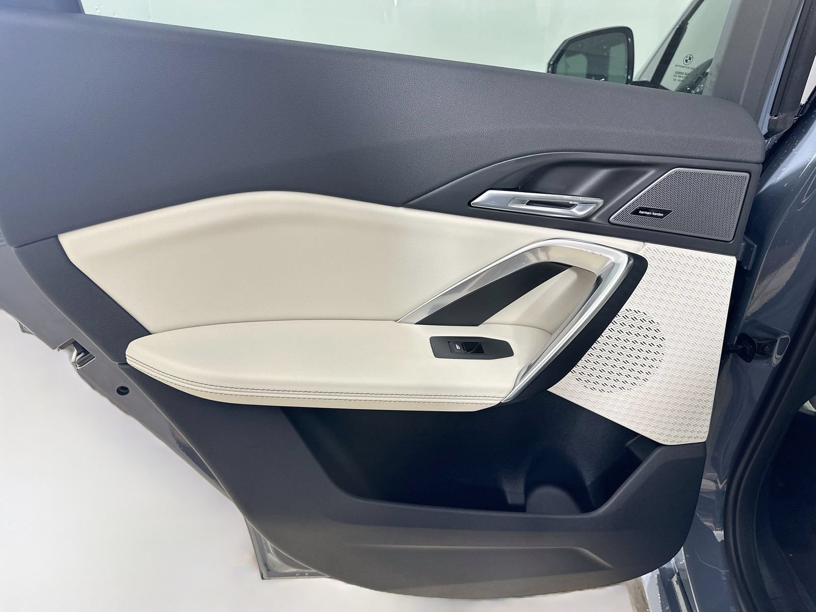 New 2027 BMW X1 xDrive28i AWD/4WD image 34