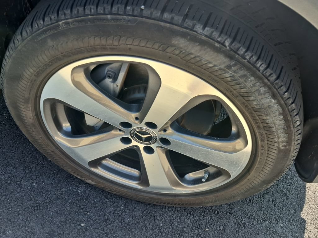 Used 2018 Mercedes-Benz GLC 300 4MATIC image 7