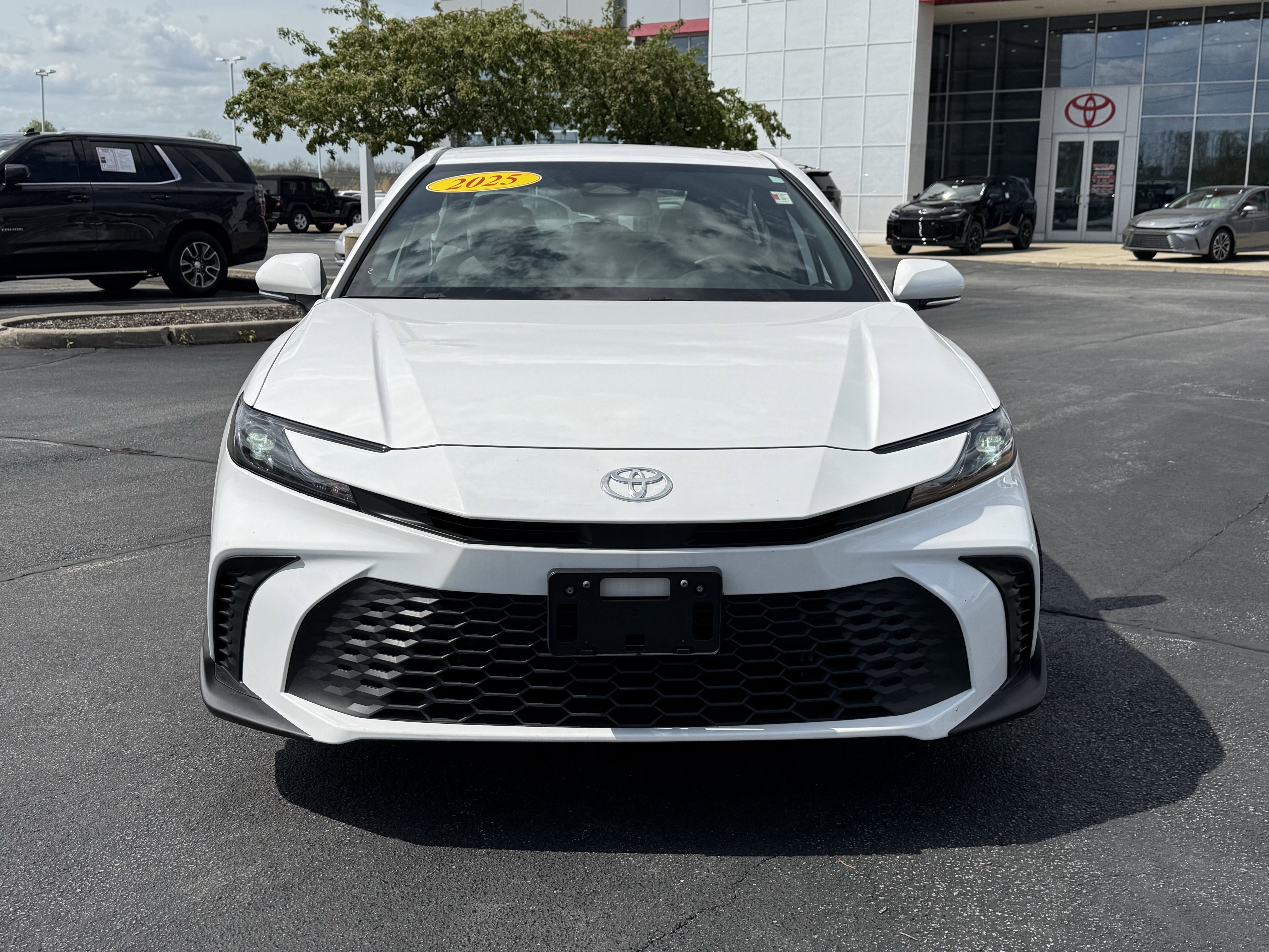 Used 2025 Toyota Camry SE FWD image 2