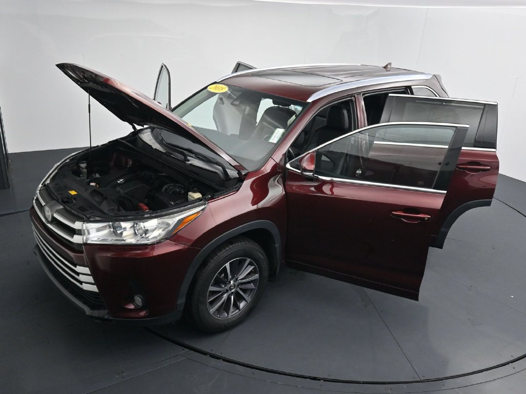 Used 2018 Toyota Highlander XLE AWD/4WD image 40