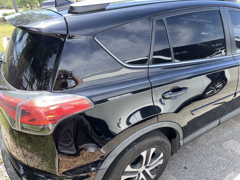 Used 2018 Toyota RAV4 LE AWD/4WD image 14