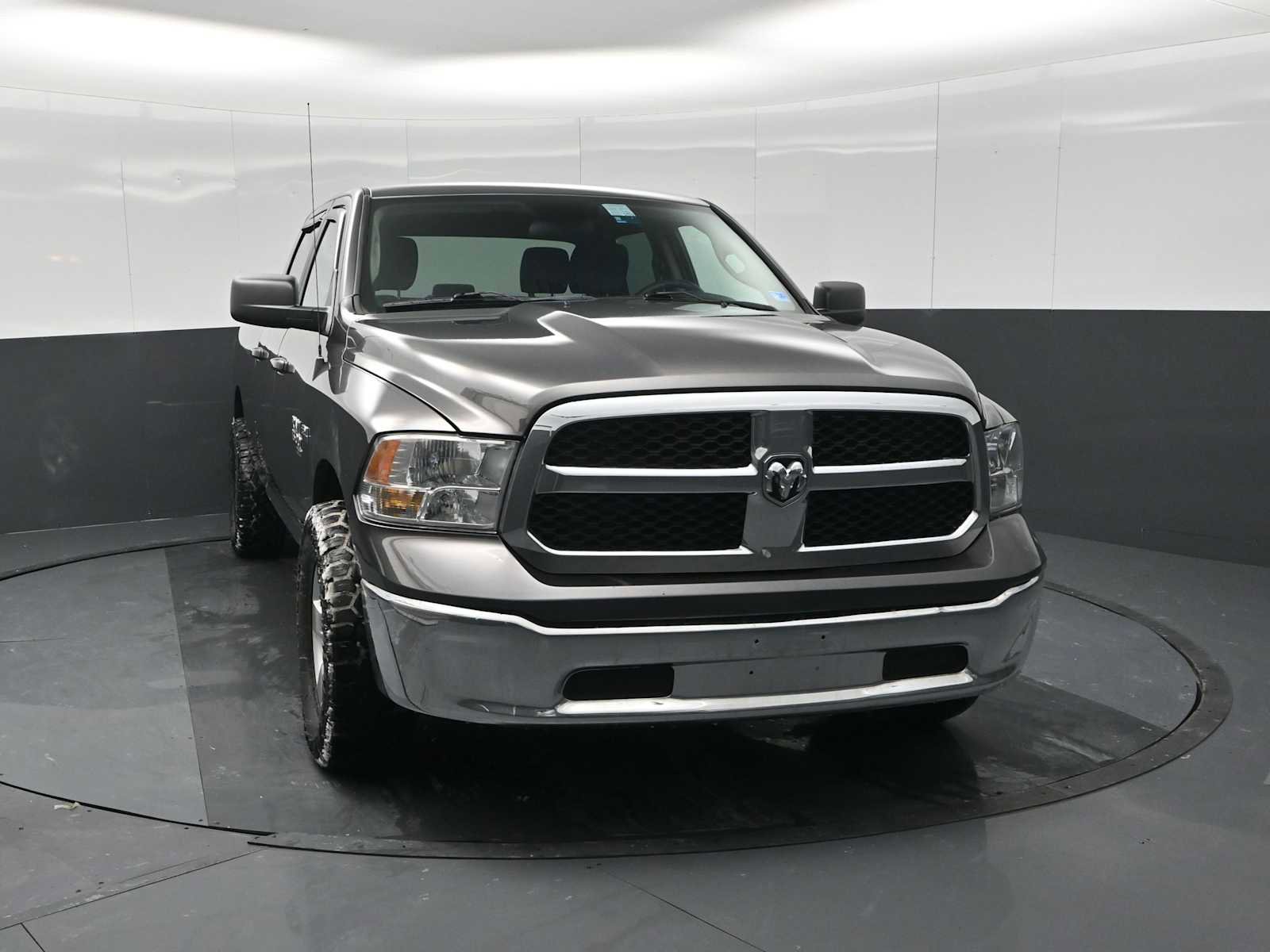 Used 2021 RAM 1500 Classic SLT image 3