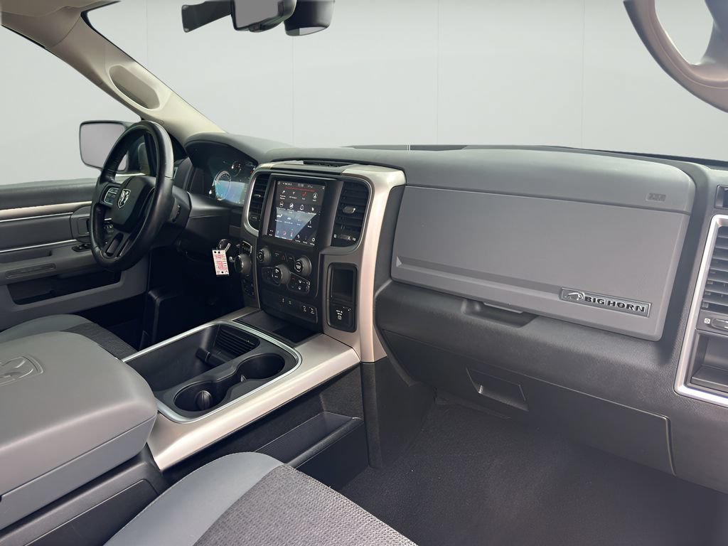 Used 2019 RAM 1500 Classic SLT AWD/4WD image 18