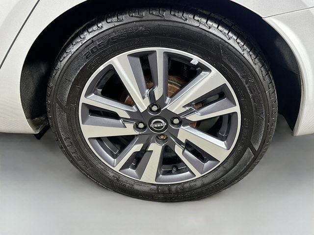 Used 2023 Nissan Versa SV FWD image 28