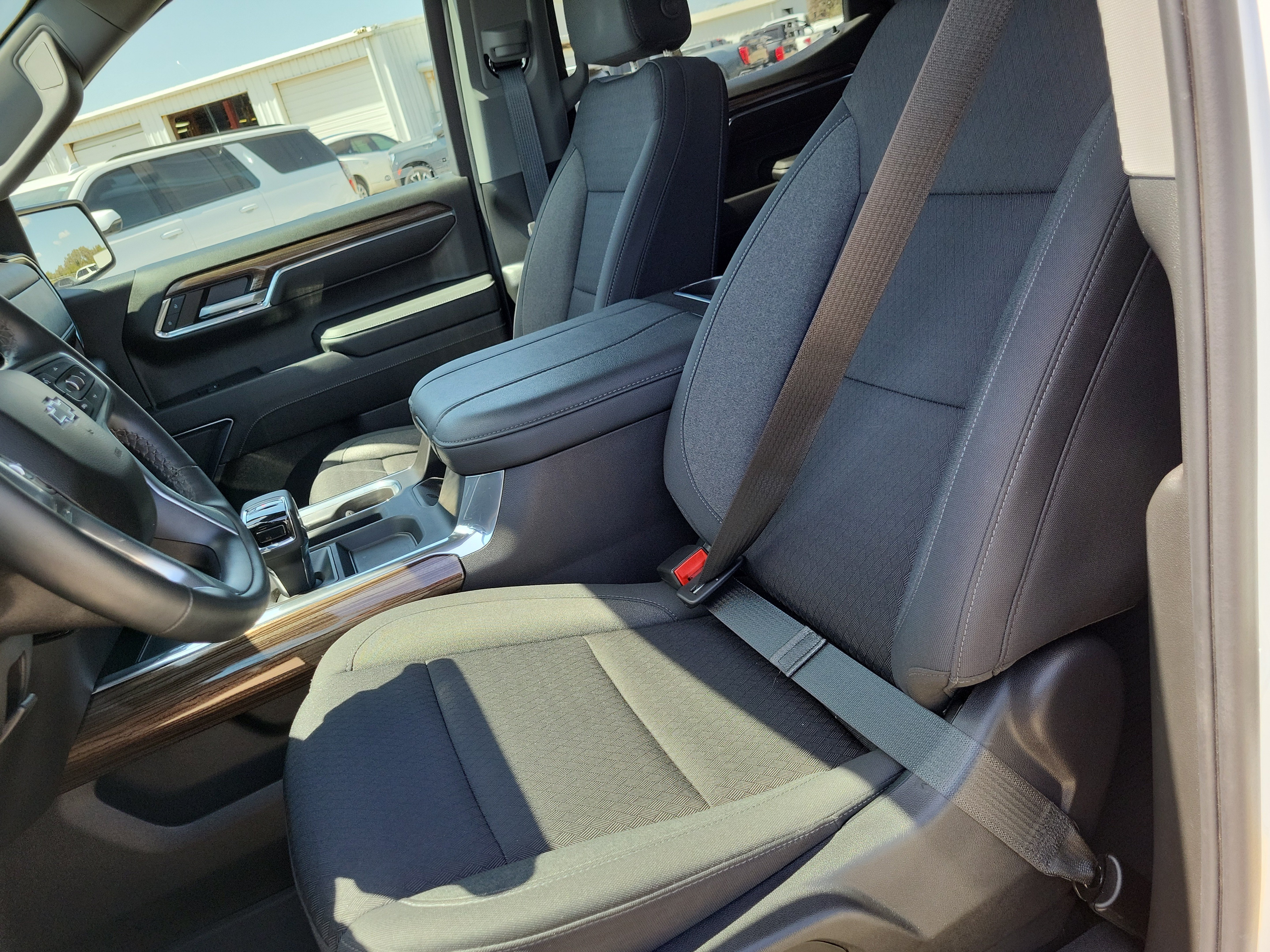 Used 2024 Chevrolet Silverado 1500 LT Trail Boss w/ Convenience Package II AWD/4WD image 15