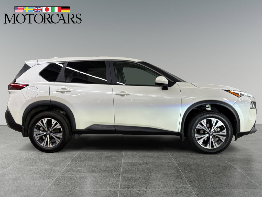 Used 2023 Nissan Rogue SV AWD/4WD image 2