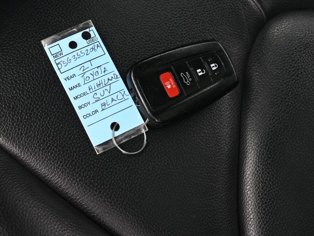 Used 2021 Toyota Highlander XLE image 18