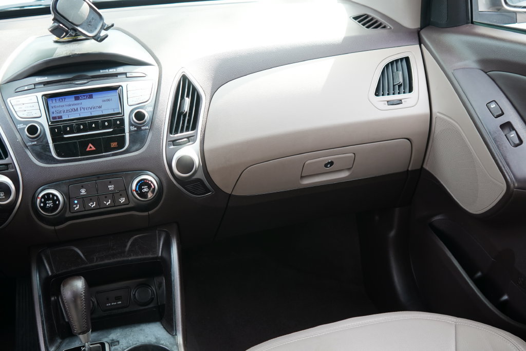 Used 2010 Hyundai Tucson GLS FWD image 23