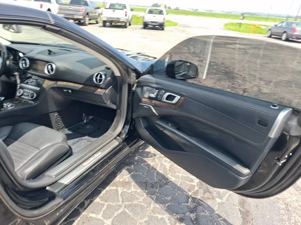 Used 2013 Mercedes-Benz SL 550 w/ Premium Pkg image 21