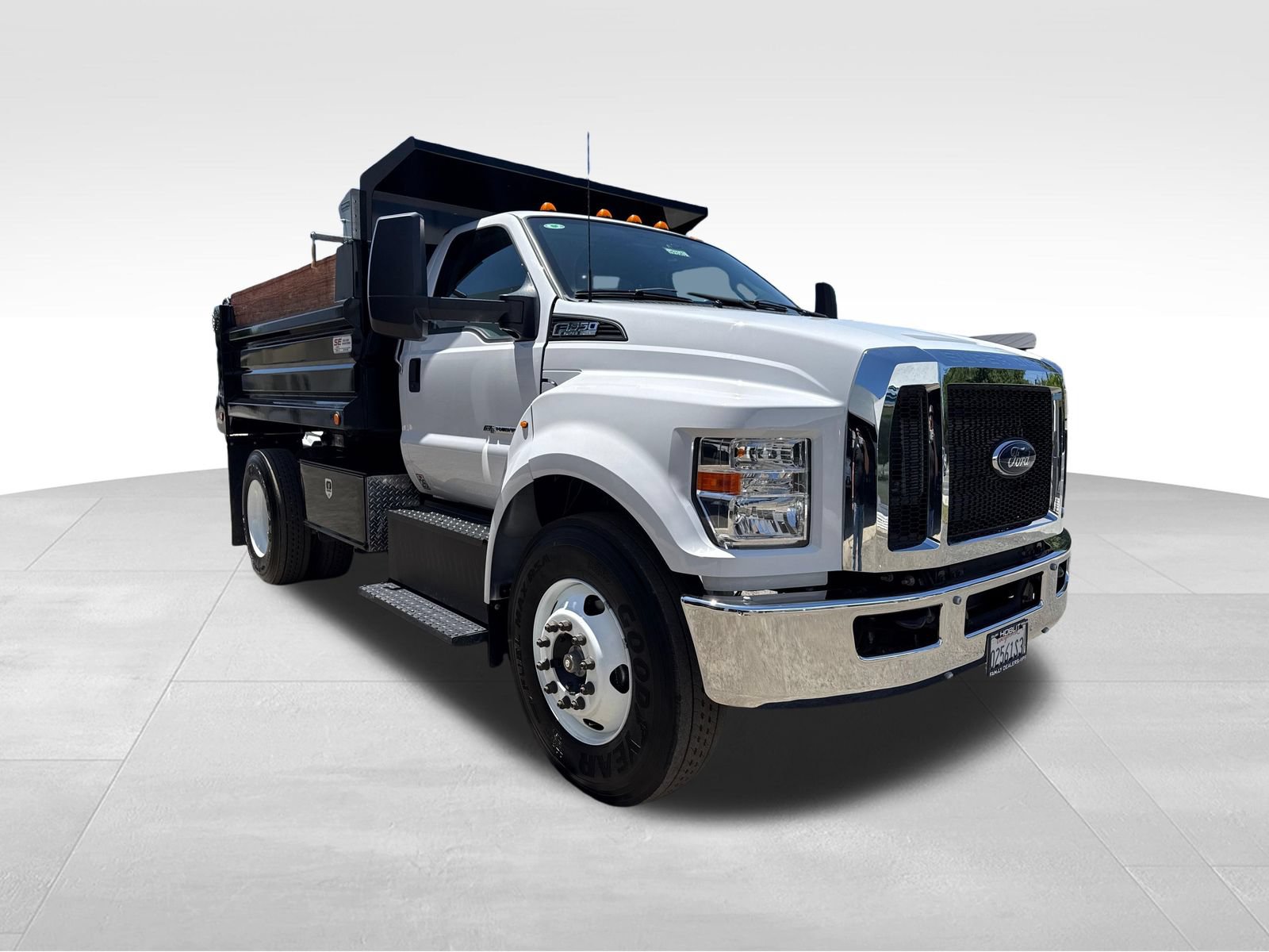 Used 2023 Ford F650 2WD Regular Cab Super Duty image 7