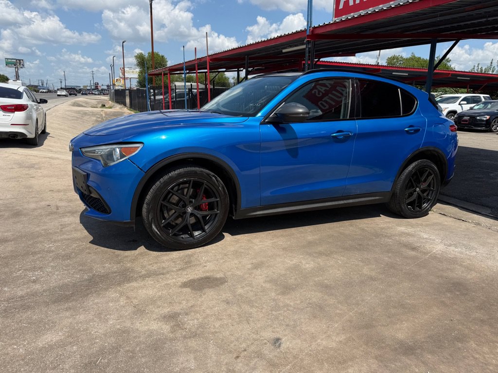 Used 2019 Alfa Romeo Stelvio AWD w/ Nero Edizione image 9