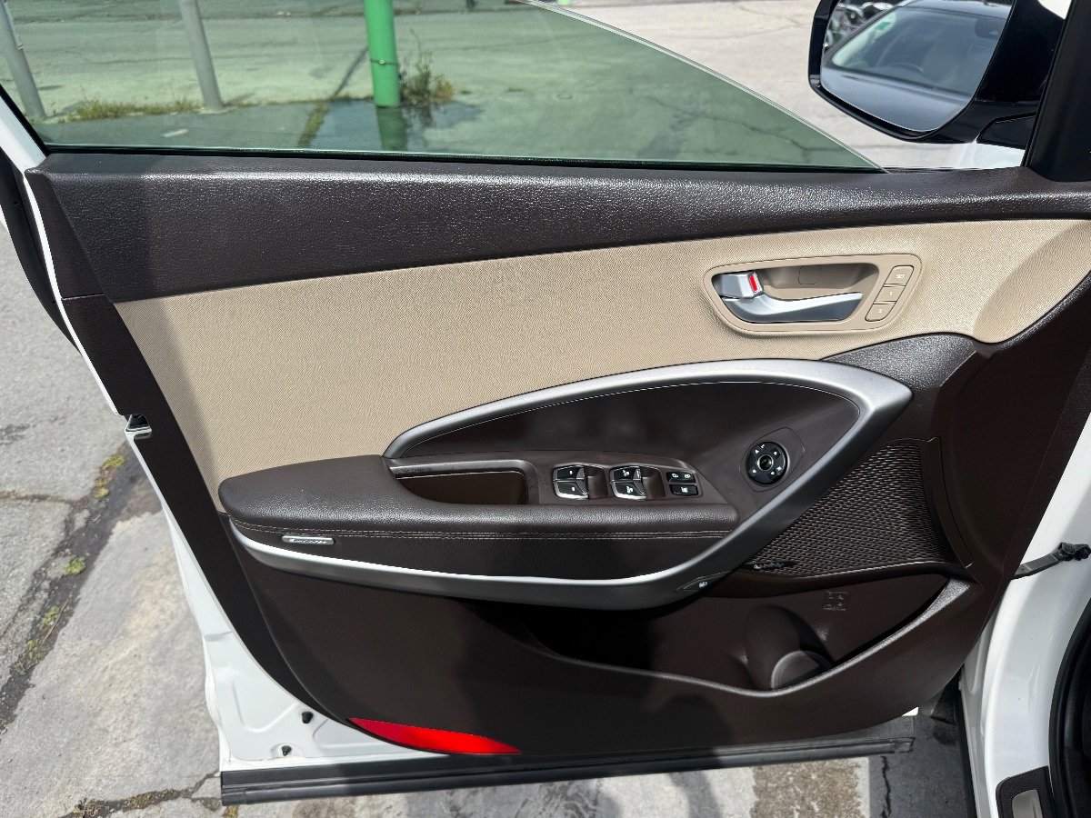 Used 2019 Hyundai Santa Fe XL FWD image 11