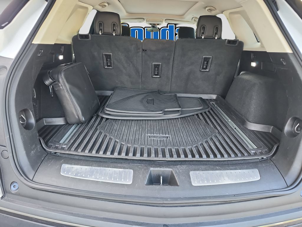 Used 2019 Cadillac XT5 Luxury w/ LPO, Black Ice Package AWD/4WD image 16