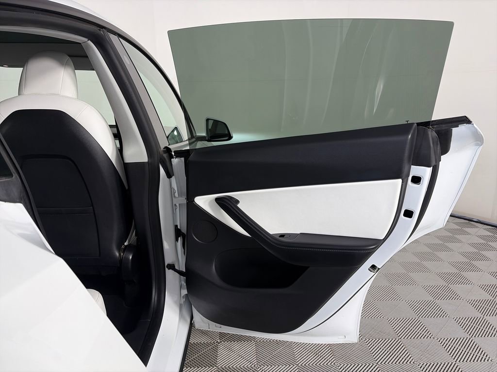 Used 2021 Tesla Model Y Long Range image 25