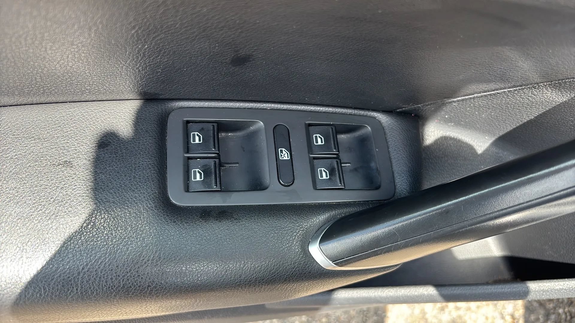 Used 2018 Volkswagen Passat 2.0T SE w/ SE Lighting Package FWD image 19
