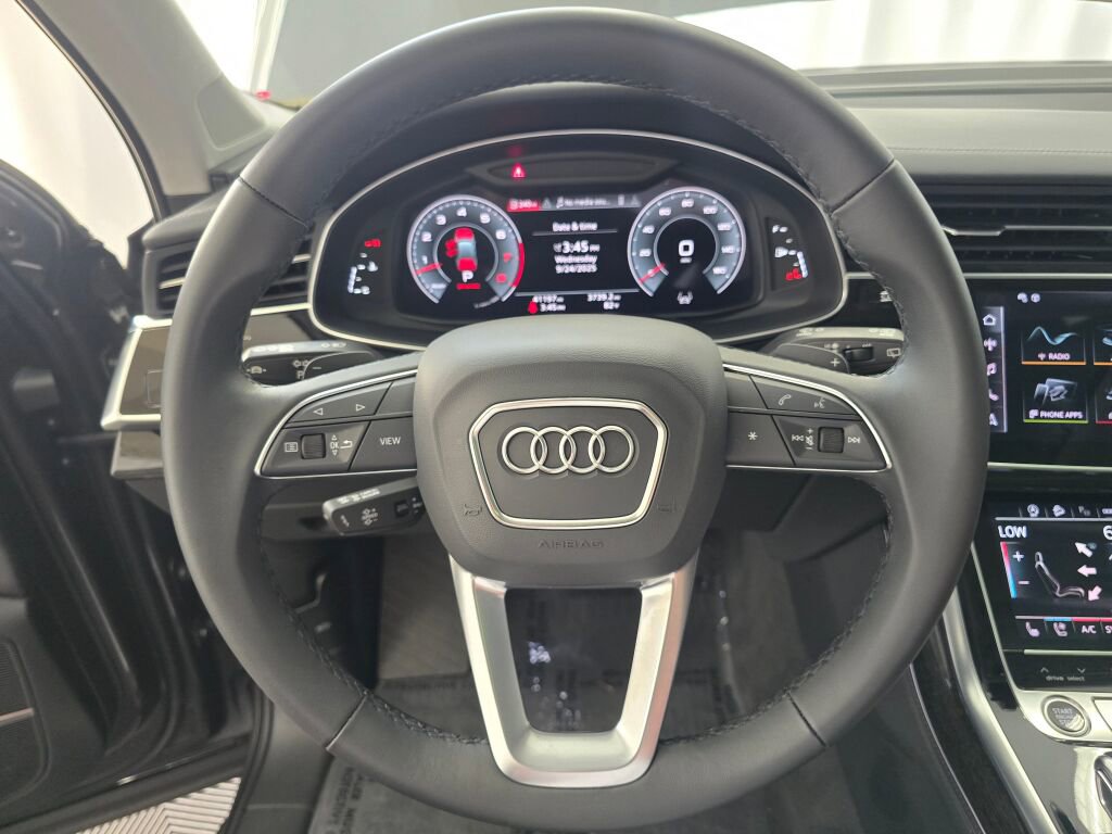 Used 2023 Audi Q7 3.0T Prestige image 13