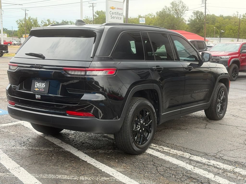 Used 2025 Jeep Grand Cherokee Altitude AWD/4WD image 6