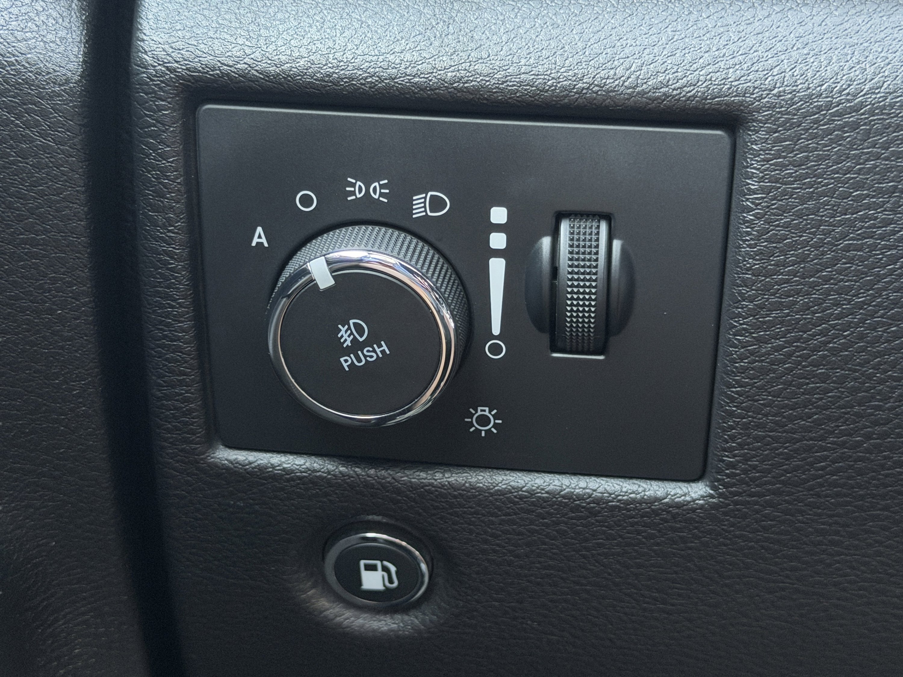 Used 2020 Jeep Grand Cherokee Altitude image 35