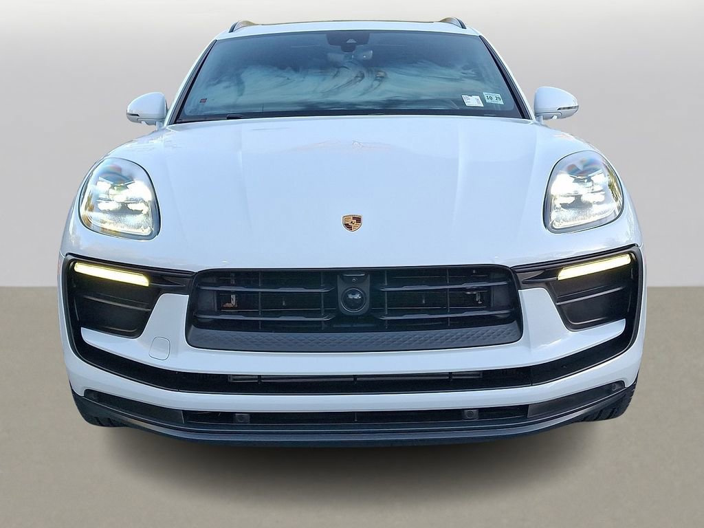 Used 2025 Porsche Macan AWD/4WD image 2