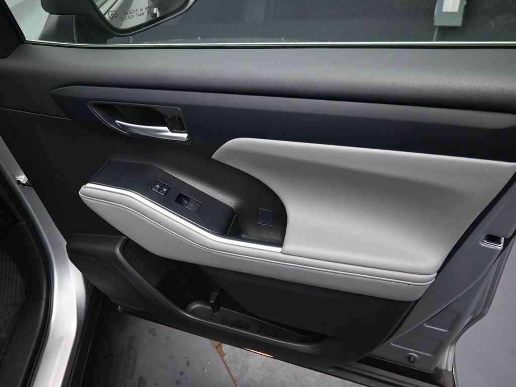 Used 2023 Toyota Highlander XLE image 41