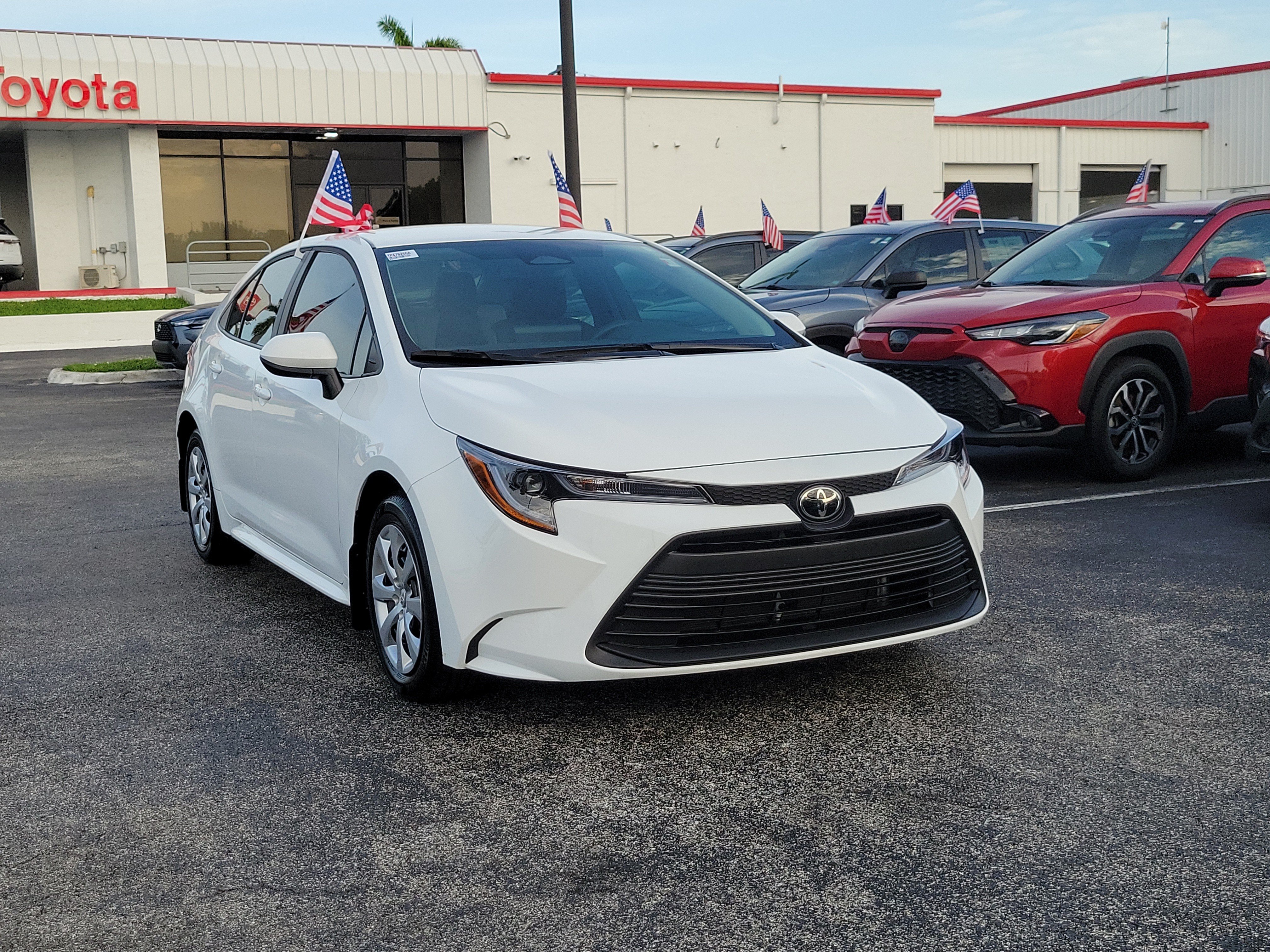 Used 2025 Toyota Corolla LE FWD image 2