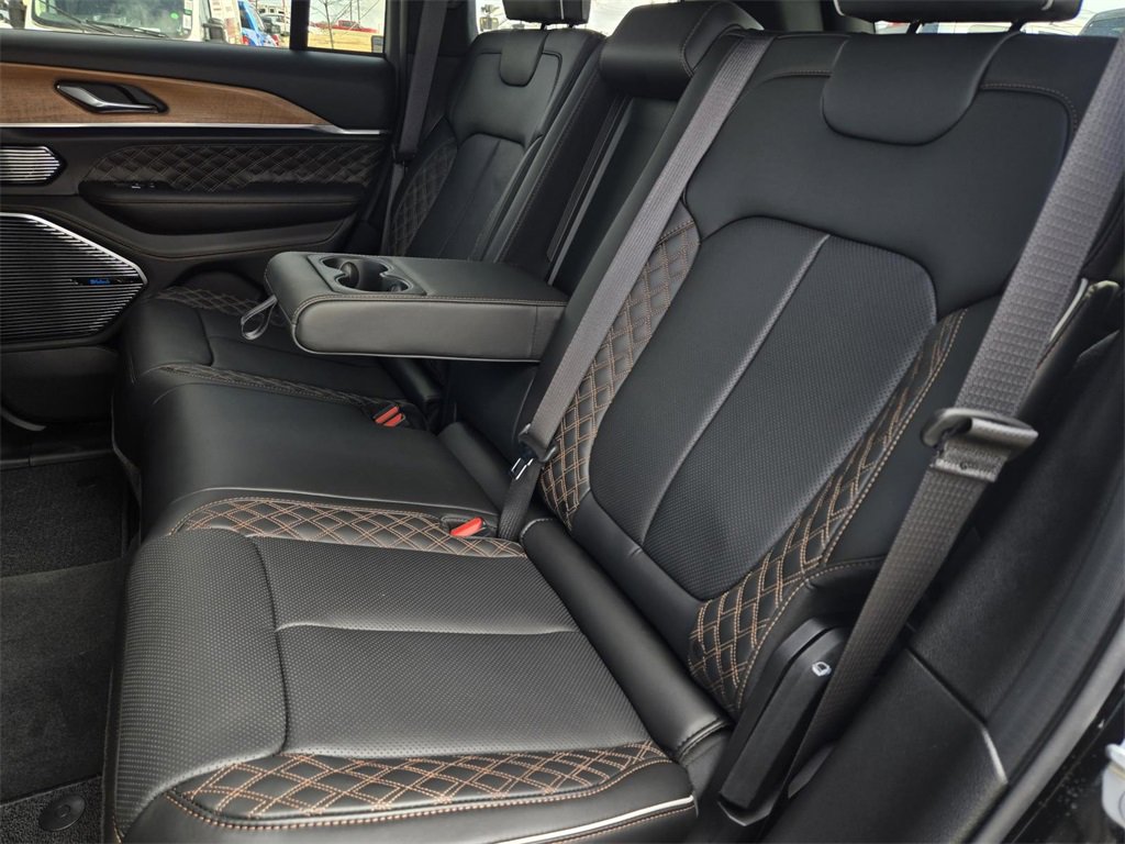 New 2025 Jeep Grand Cherokee Summit image 14