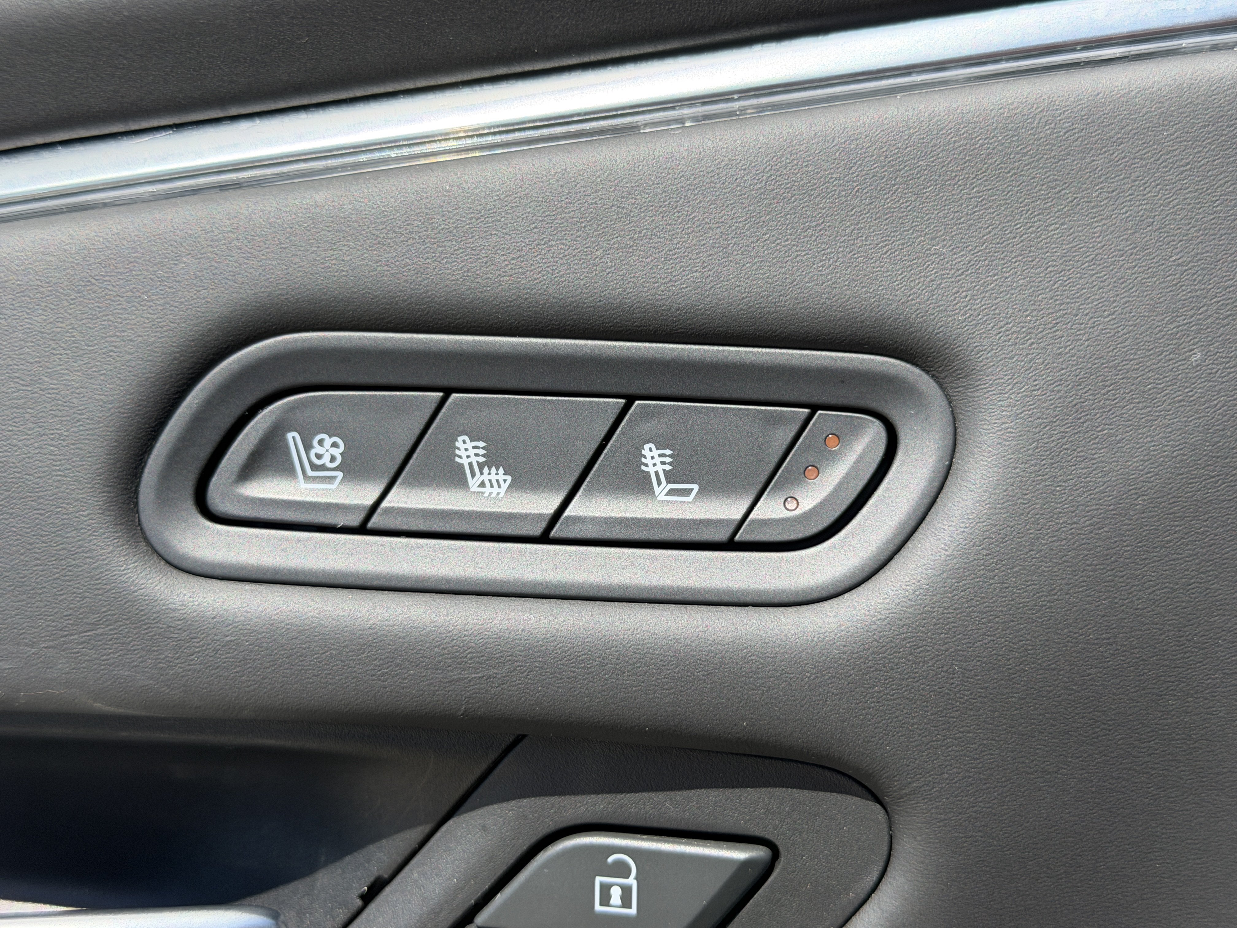 Certified 2022 Cadillac Escalade Premium Luxury Platinum w/ LPO, Radiant Package AWD/4WD image 21