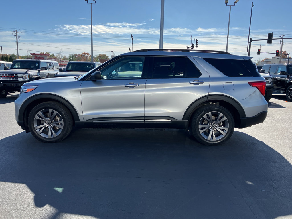 Certified 2021 Ford Explorer XLT w/ Equipment Group 202A image 4