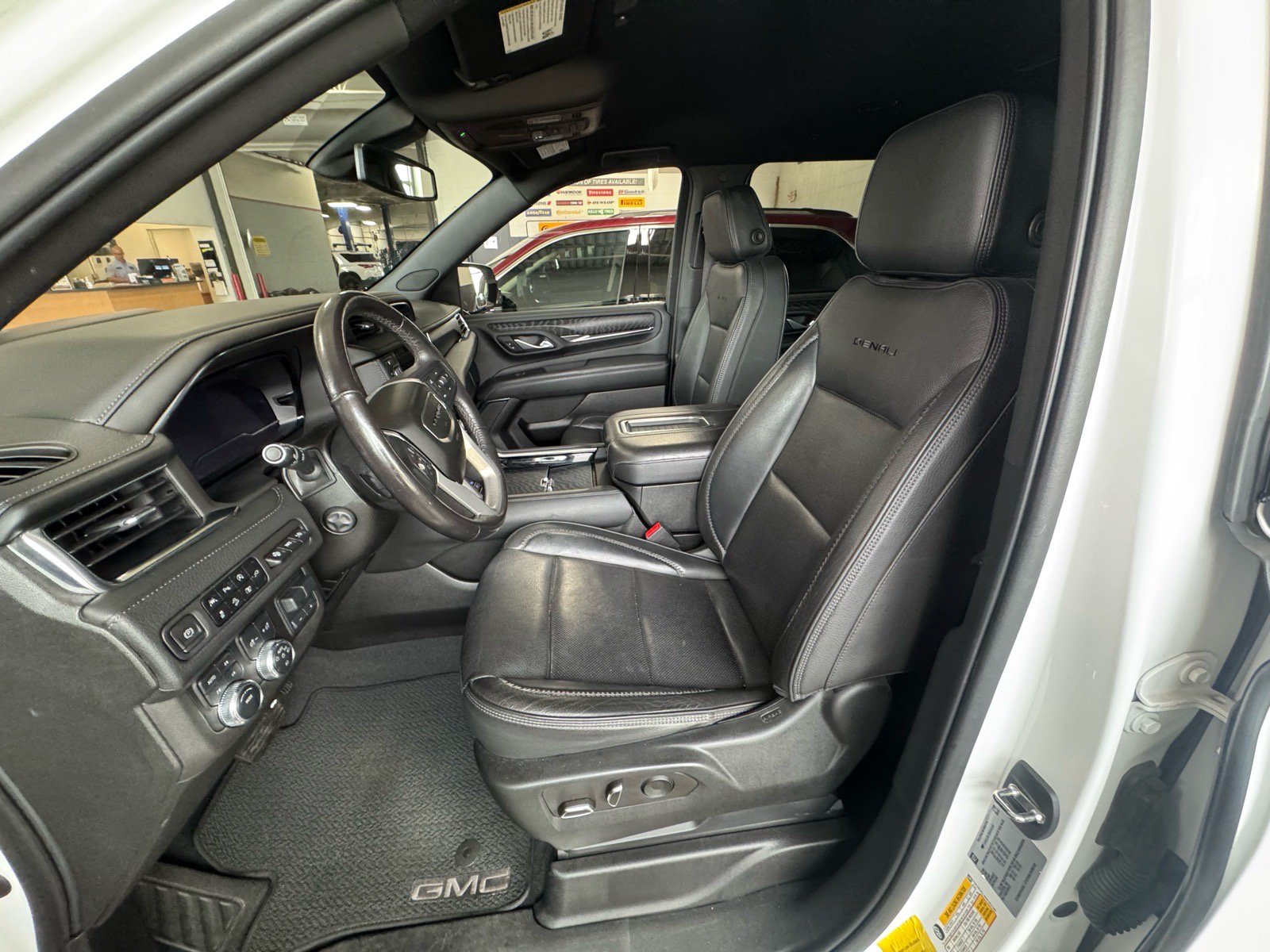Used 2022 GMC Yukon XL Denali w/ Max Trailering Package AWD/4WD image 21