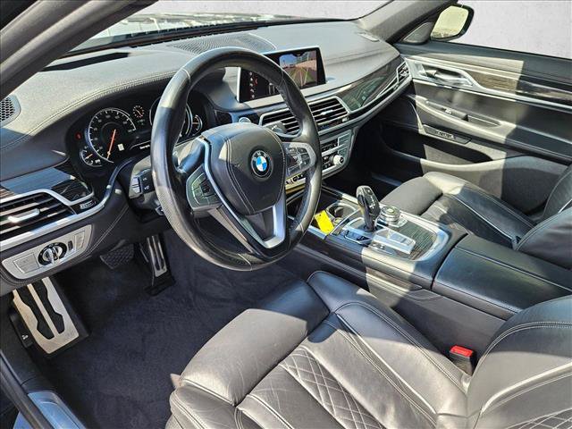 Used 2019 BMW 750i w/ M Sport Package RWD image 10