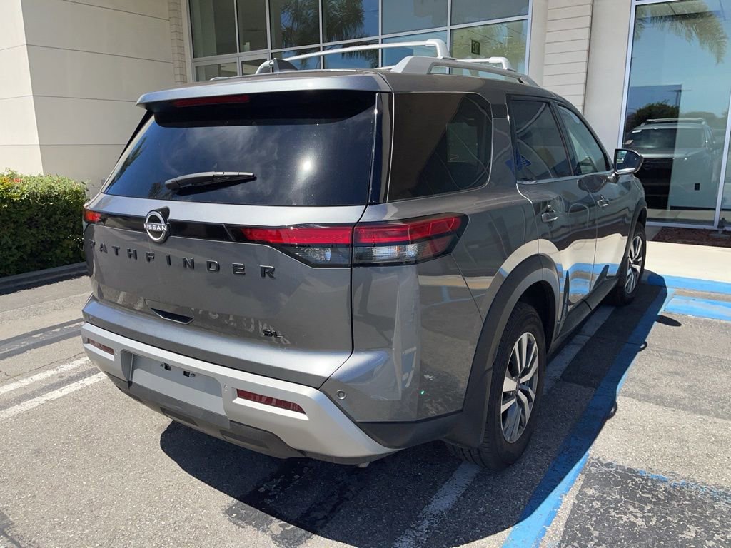 Used 2025 Nissan Pathfinder SL w/ Black Appearance Package FWD image 6