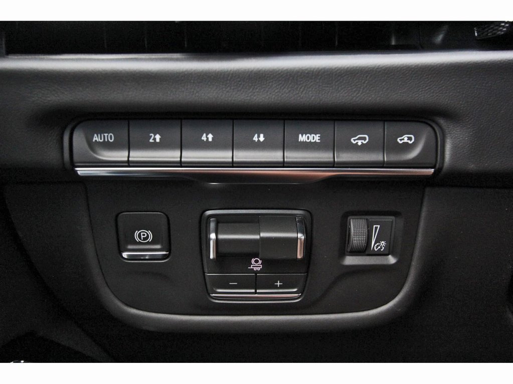 New 2026 Cadillac Escalade Platinum Sport w/ LPO, ONYX Package AWD/4WD image 15
